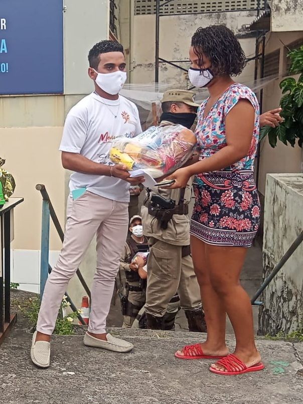 DISTRUIÇÃO DE CESTAS BÁSICAS 