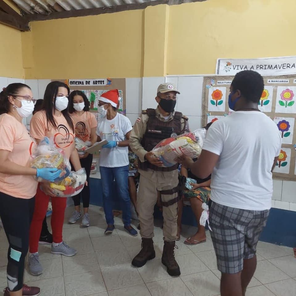 DISTRUIÇÃO DE CESTAS BÁSICAS 