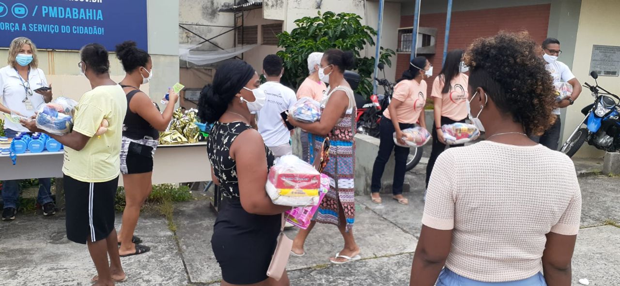 DISTRUIÇÃO DE CESTAS BÁSICAS 