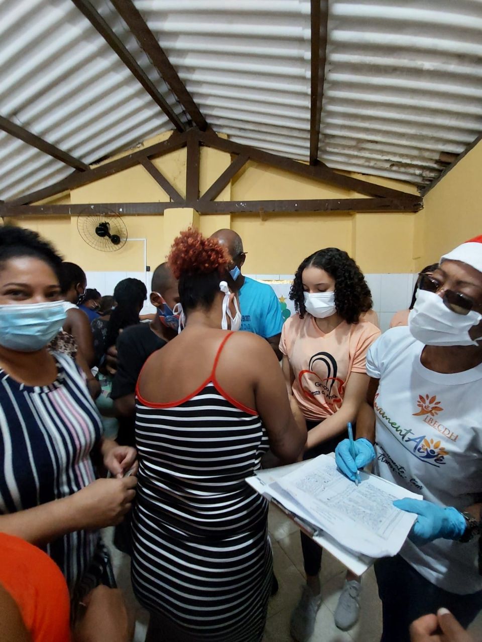 DISTRUIÇÃO DE CESTAS BÁSICAS 